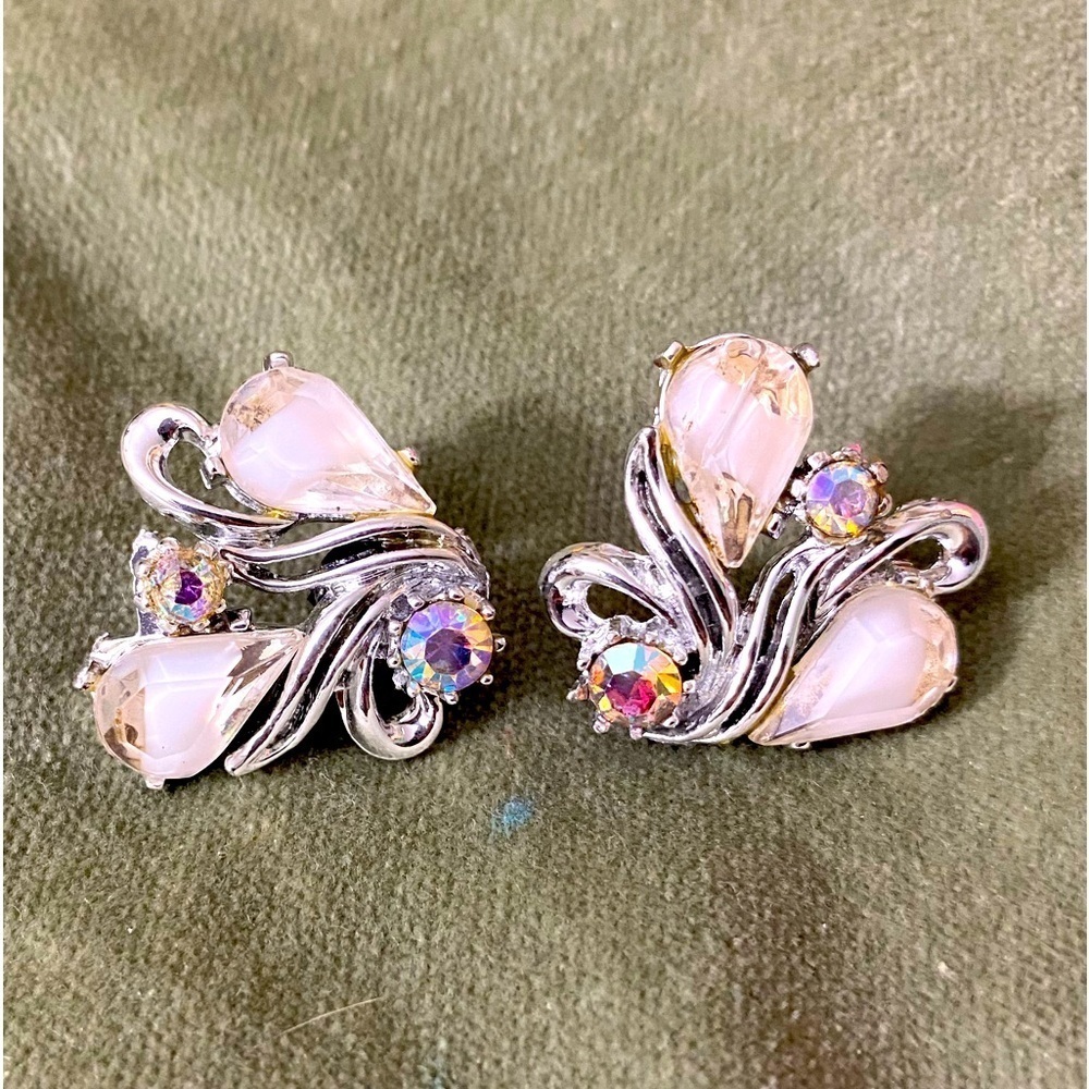 ARI stamped earrings beautiful white stone iridescent rhinestones #12-37